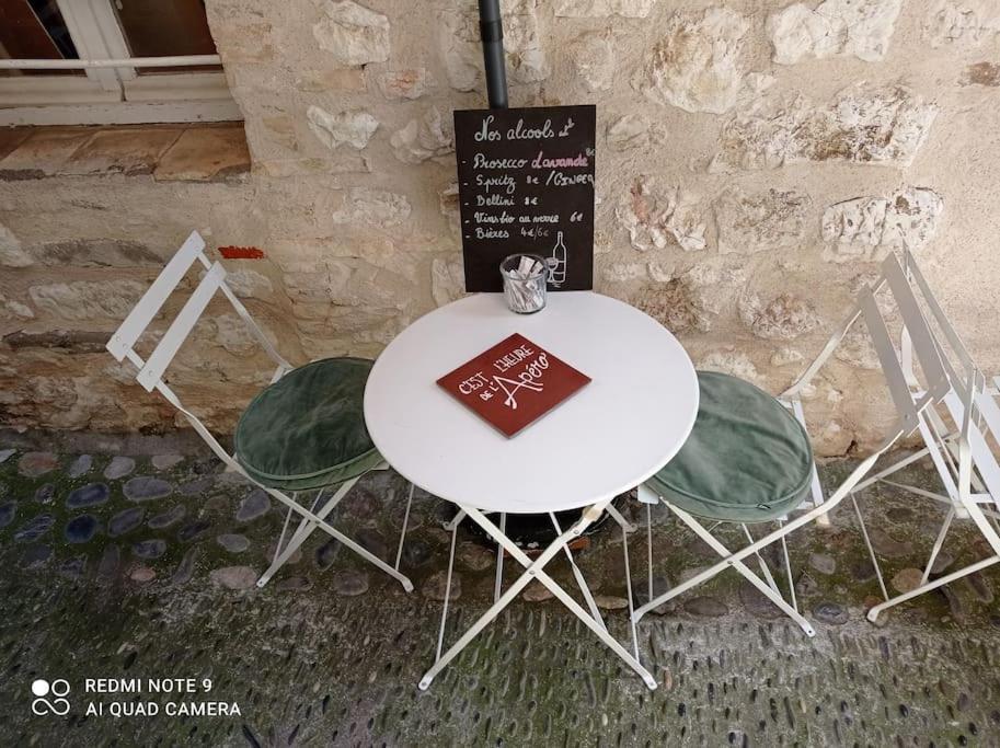 Chambre Atypique Dans Cafe Healthy 圣保罗-德旺斯 外观 照片